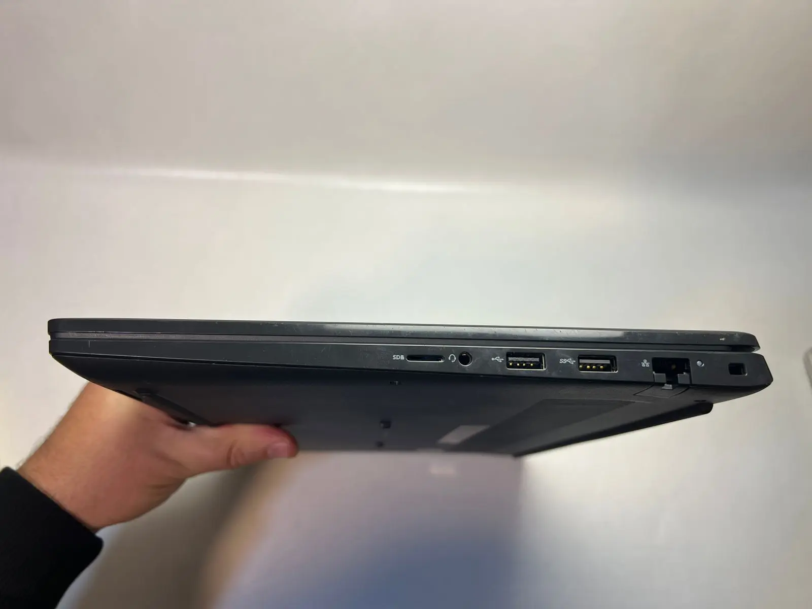 Dell Latitude 3520 — şəkil 4