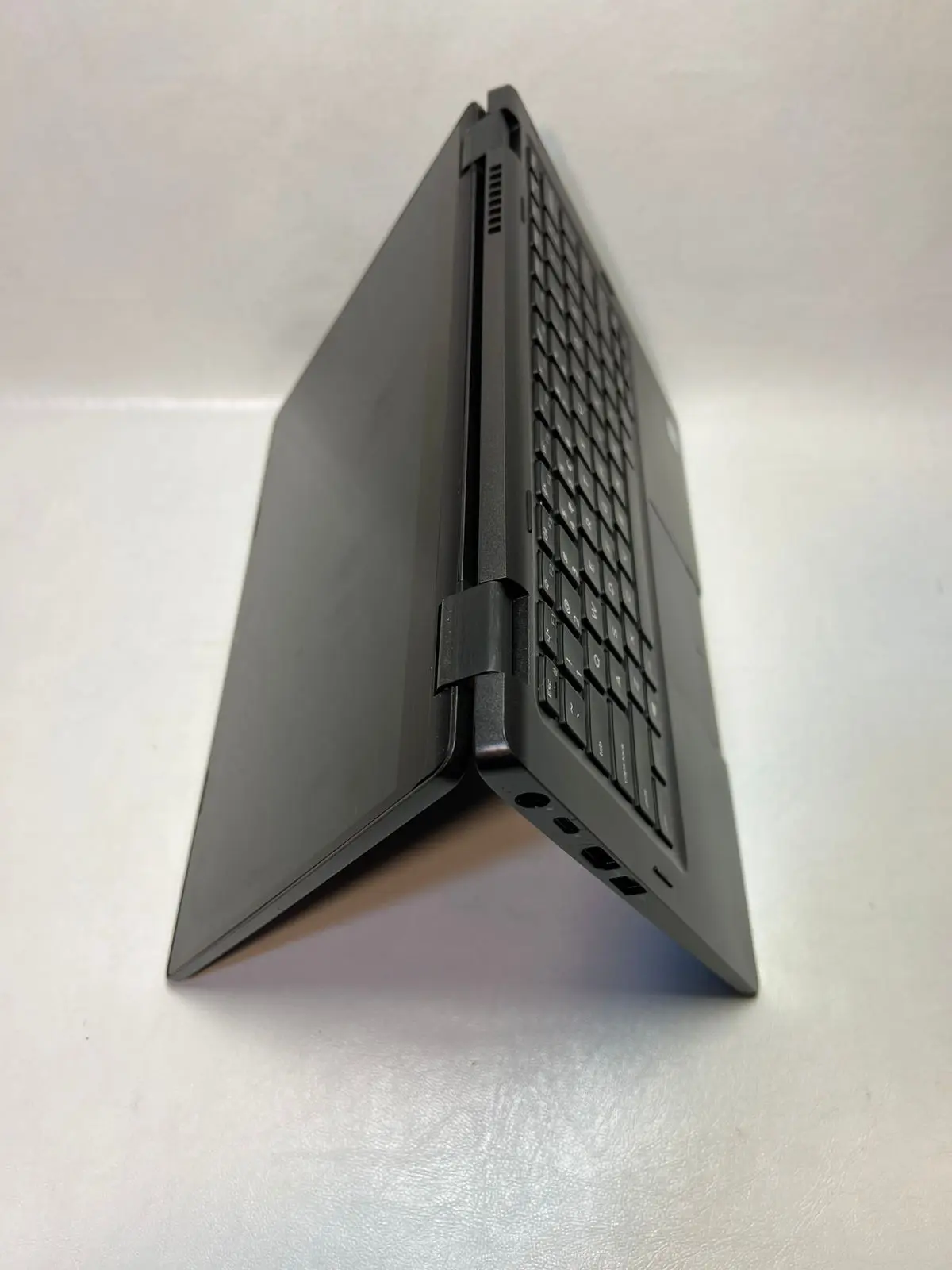 Dell Latitude 5300 2-in-1 — şəkil 4