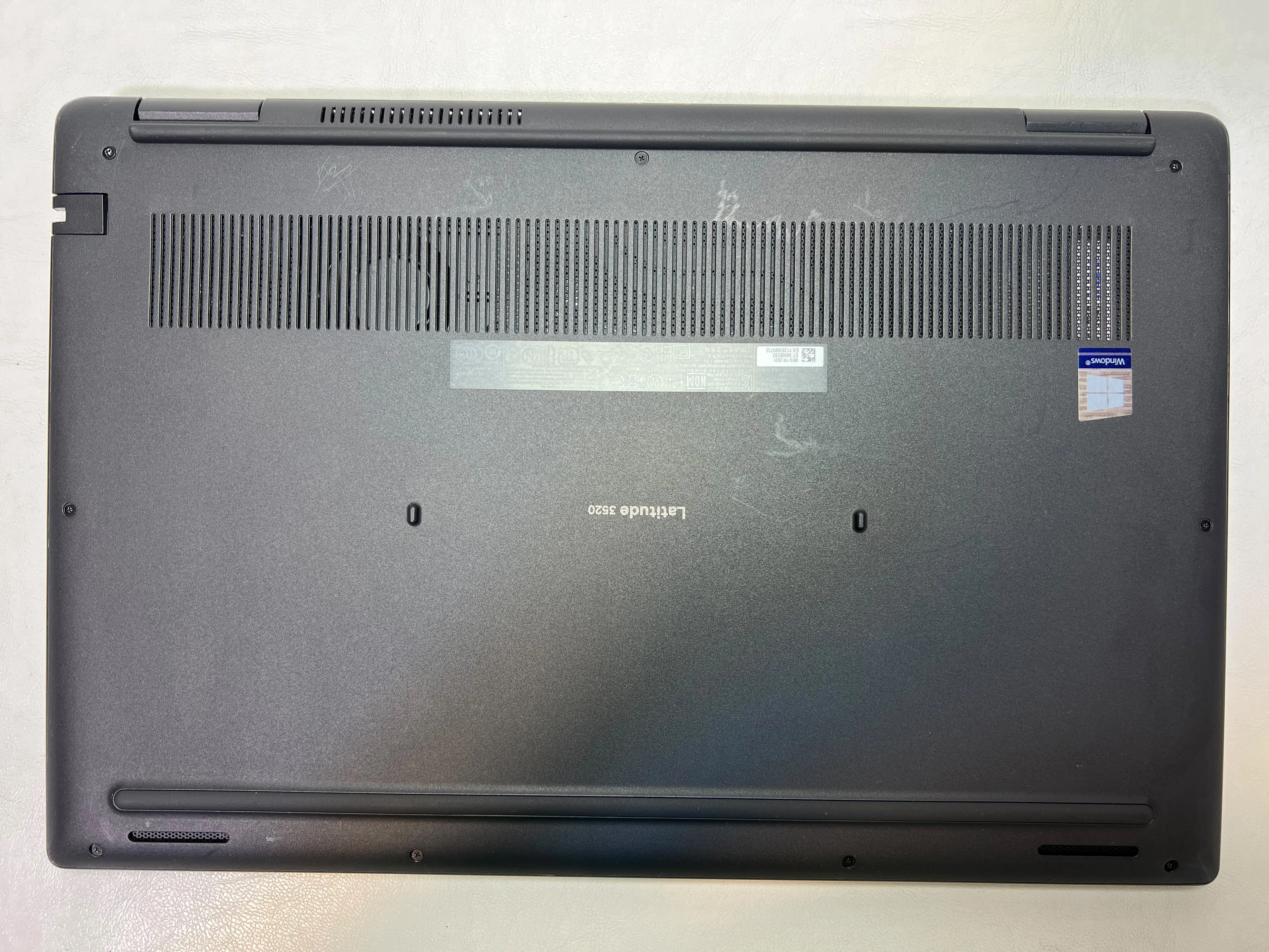 Dell Latitude 3520 &mdash; şəkil 3