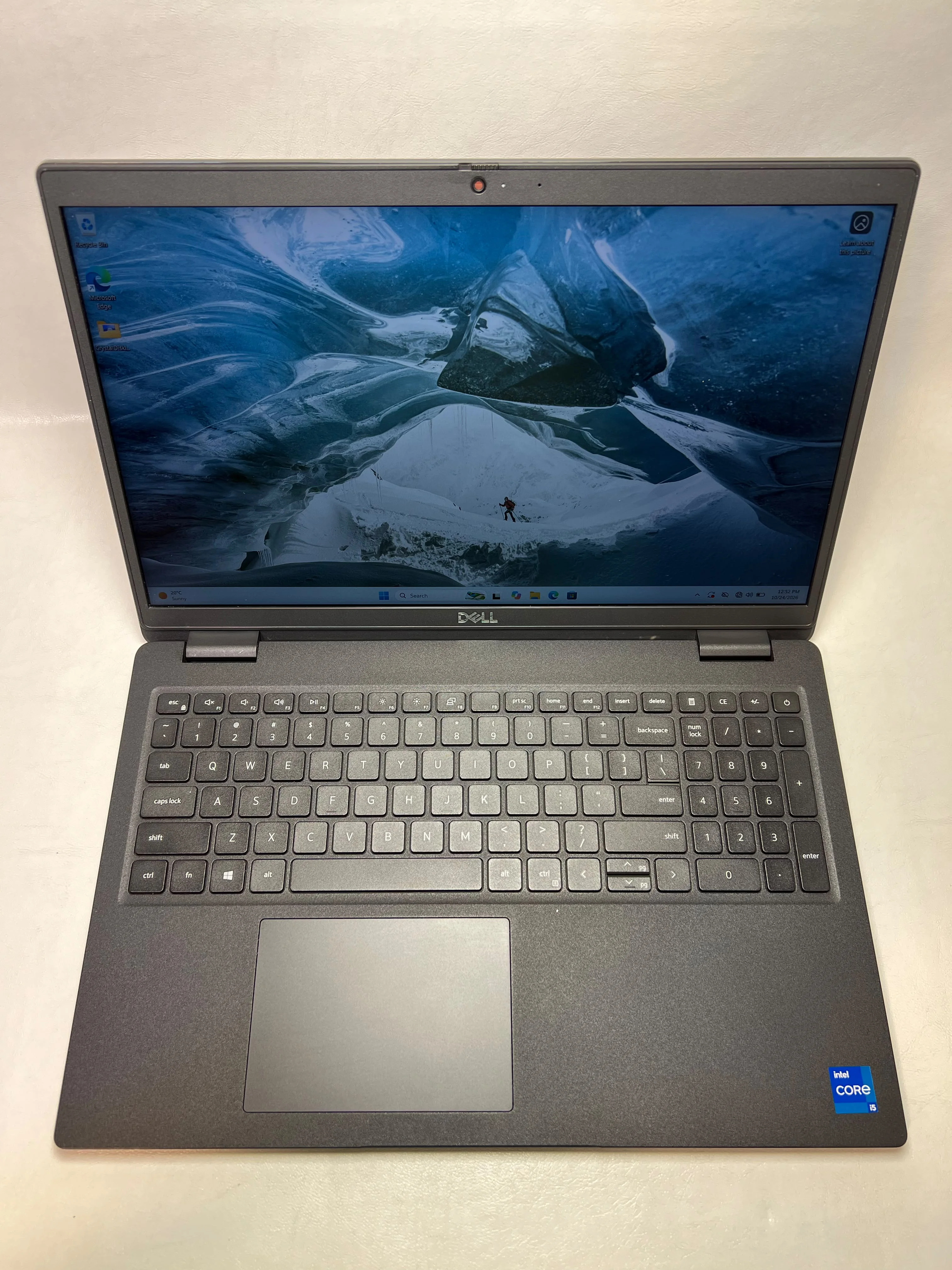 Dell Latitude 3520 &mdash; şəkil 1