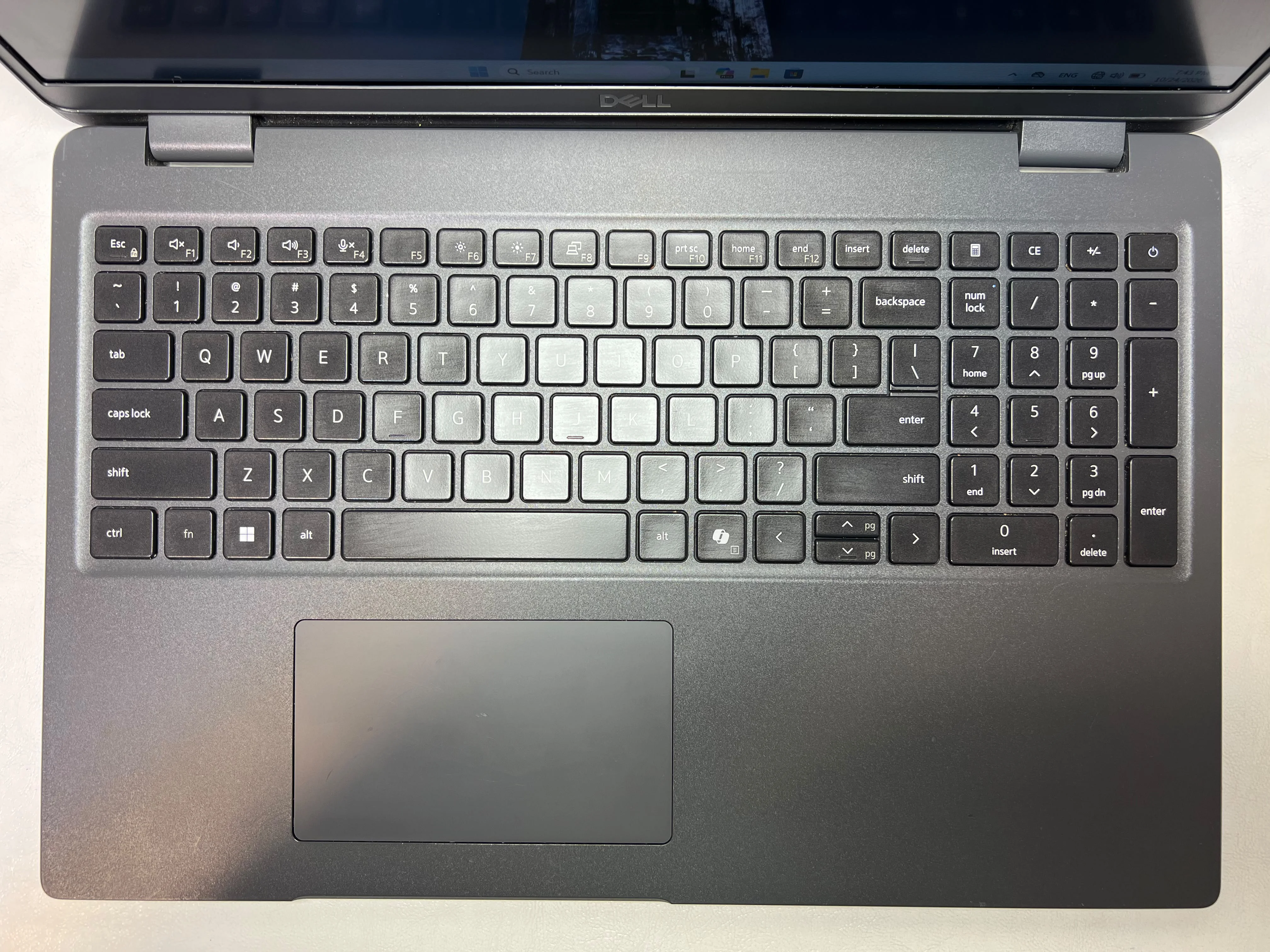 Dell Latitude 3550 &mdash; şəkil 1
